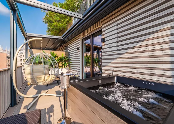 Terrazza Con Jacuzzi E Vista Iconica Sul Duomo